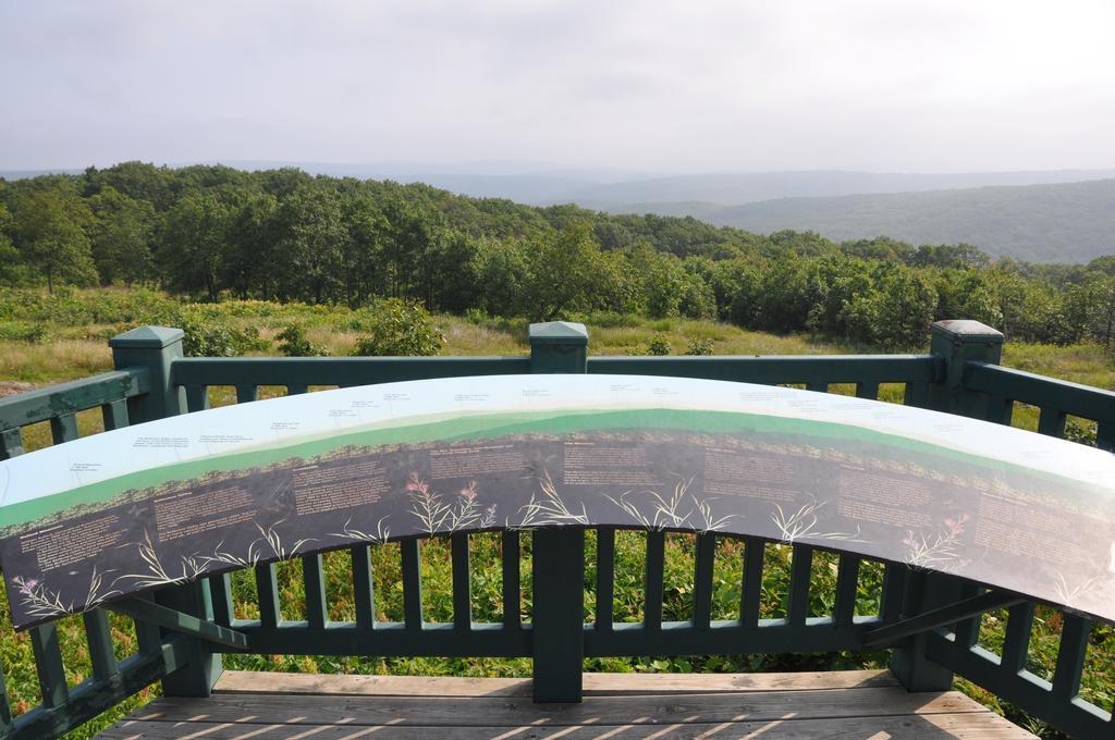 Shepherd Mountain Inn & Suites Pilot Knob Szoba fotó